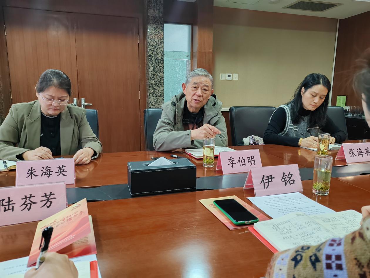 图为季伯明在会上发言