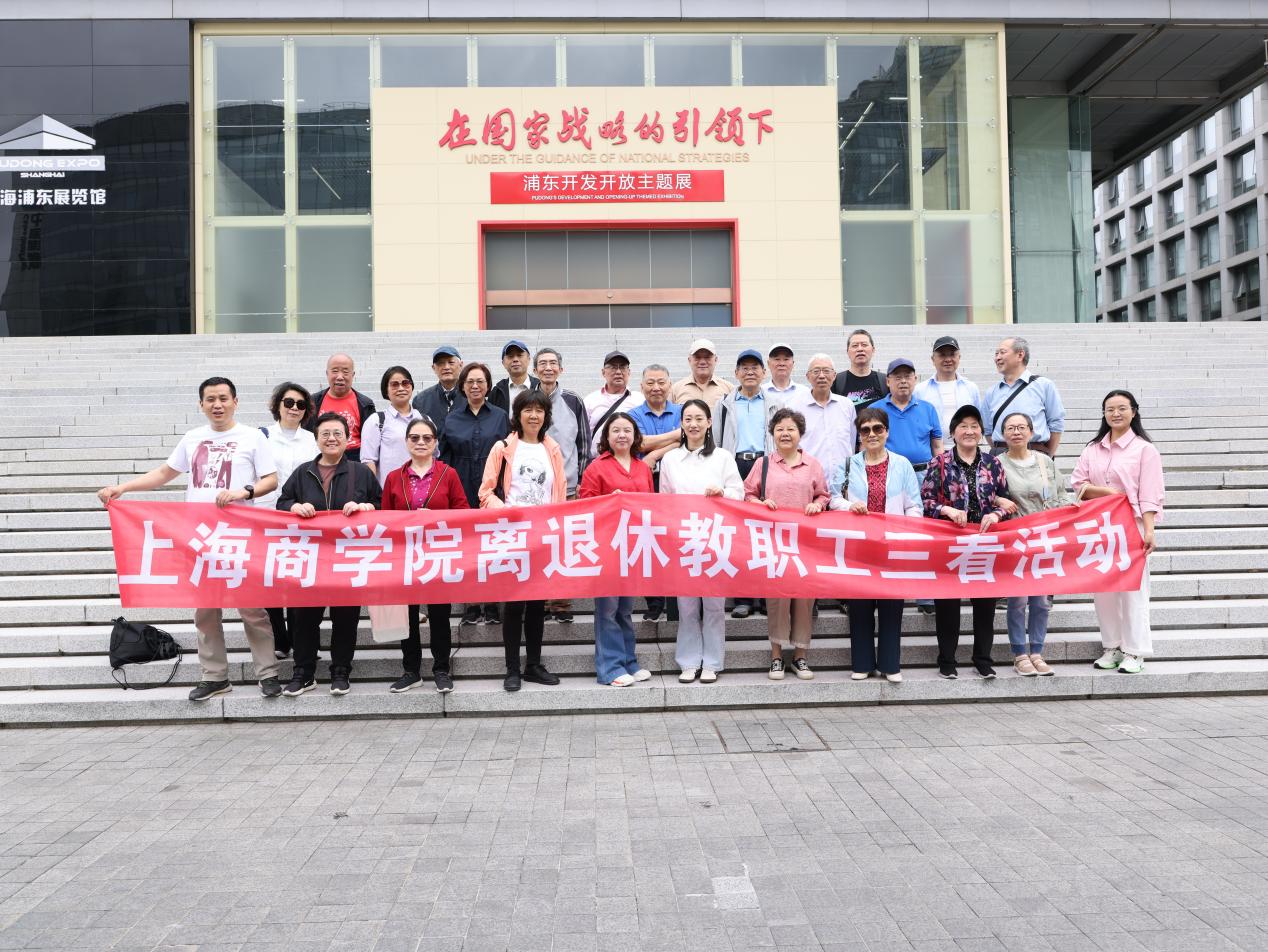 图为活动现场合影